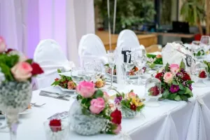 Dekoracja ołtarza na ślub – pomysły i inspiracje na wyjątkowy dzień