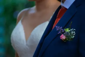 Eleganckie sukienki na ślub córki – jak wybrać idealną kreację?
