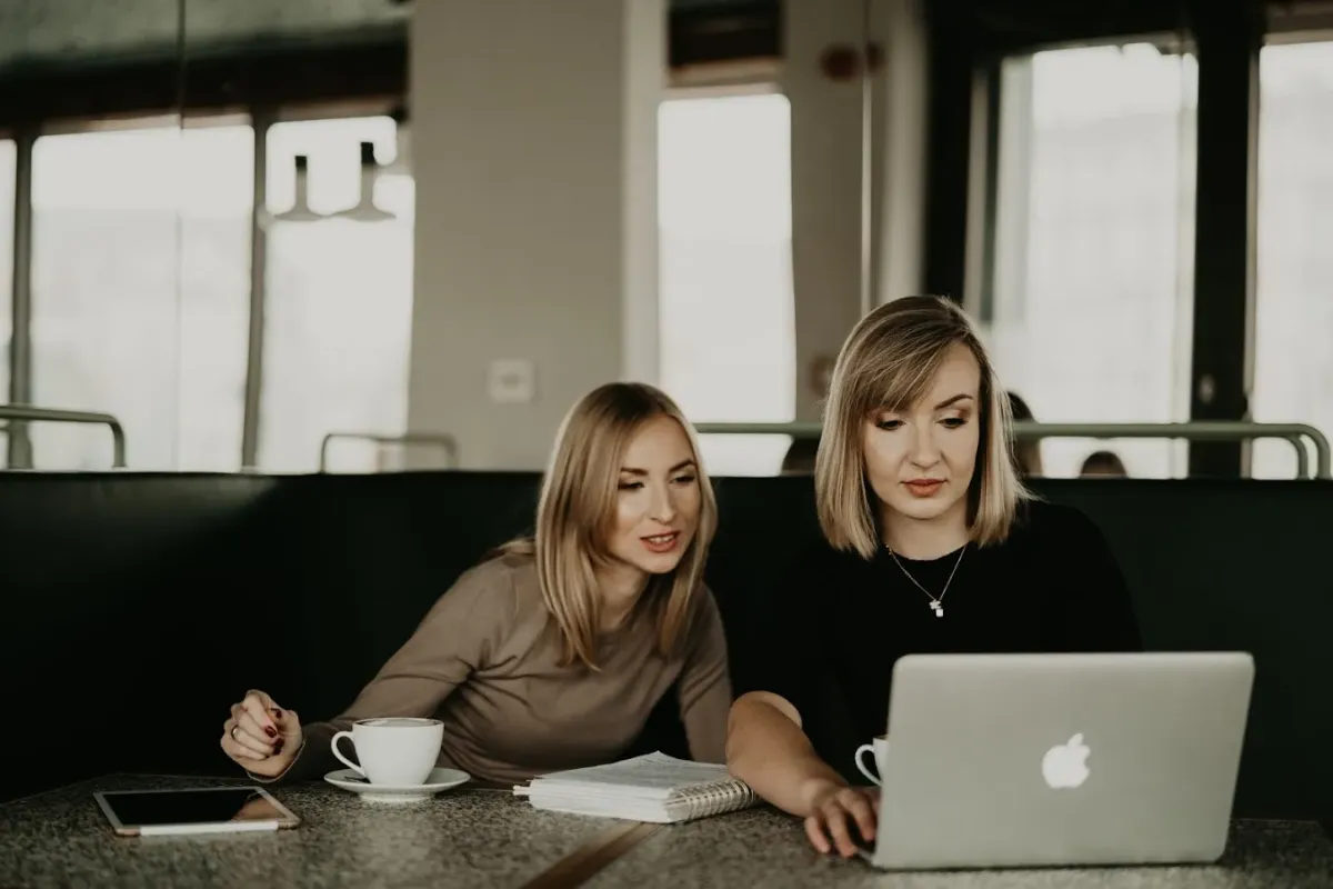 Jak zaplanować dzień ślubu i wesela i nie dać się zwariować — rozmowa z wedding plannerkami z Agencji Ślubnej Czary Marry